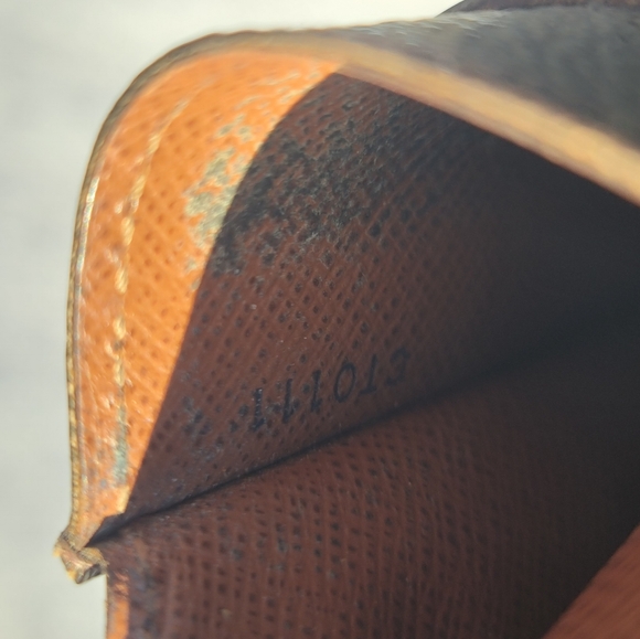 Louis Vuitton Tabacco Pack Holder - Picture 8 of 10